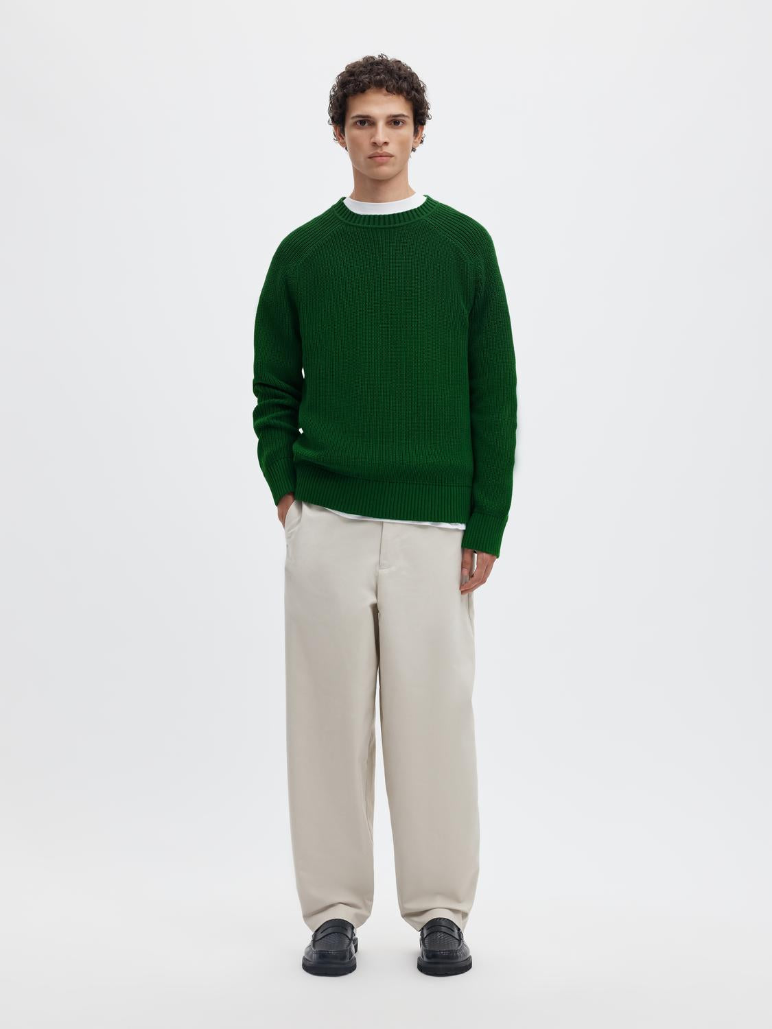 model_shot-front_full